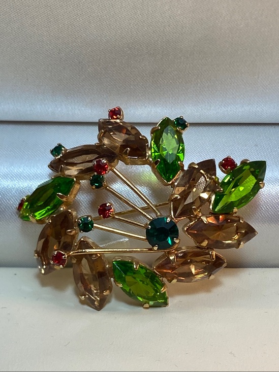 Estate Jewelry - Vintage Juliana Style Rhinestone Brooch Green Smoky Topaz Gold Tone Spray Pin